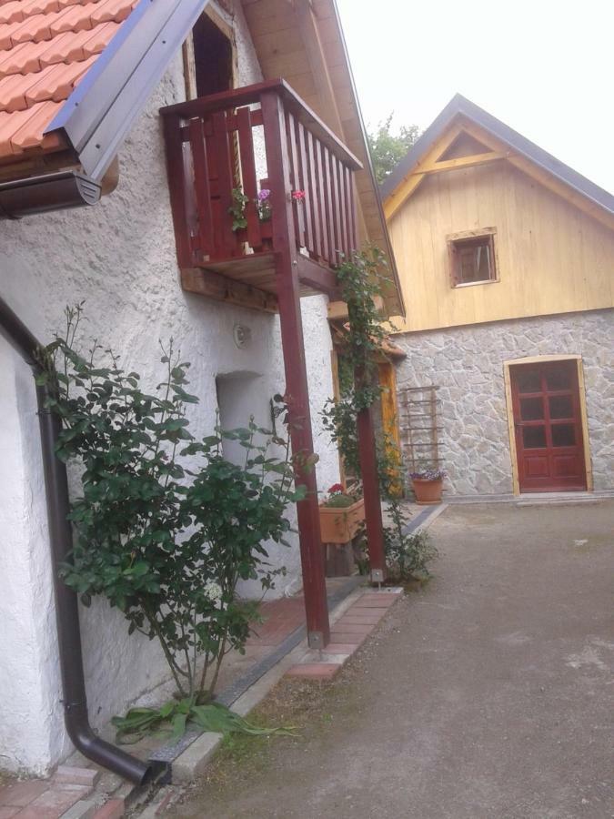 Latin Plaški Exterior foto